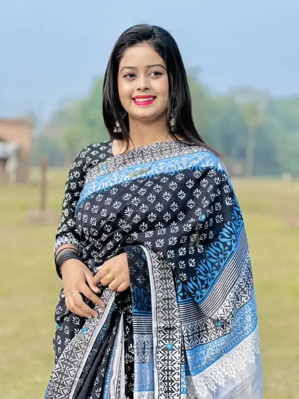 আনকোরা সফট সিল্ক শাড়ি সাথে সেম প্যাটার্নের ব্লাউজ পিস - কোড নং: ৬০১ - Image 2