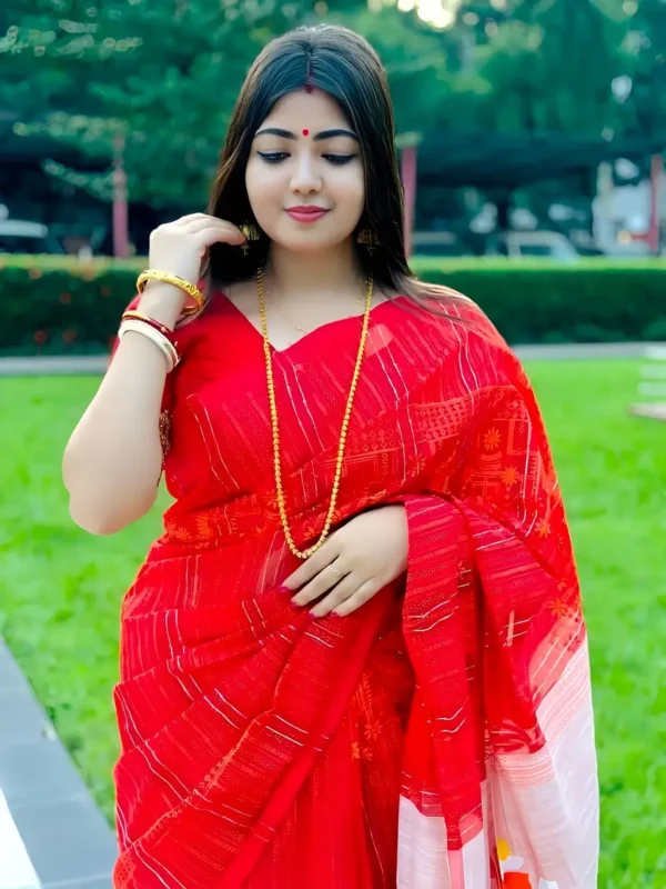 আনকোরা বেনারসি - এমবোডারি এবং ডলারের কাজ করা সাথে সেম প্যাটার্নের ব্লাউজ পিস – কোড নং: ২৫৫ - Image 2