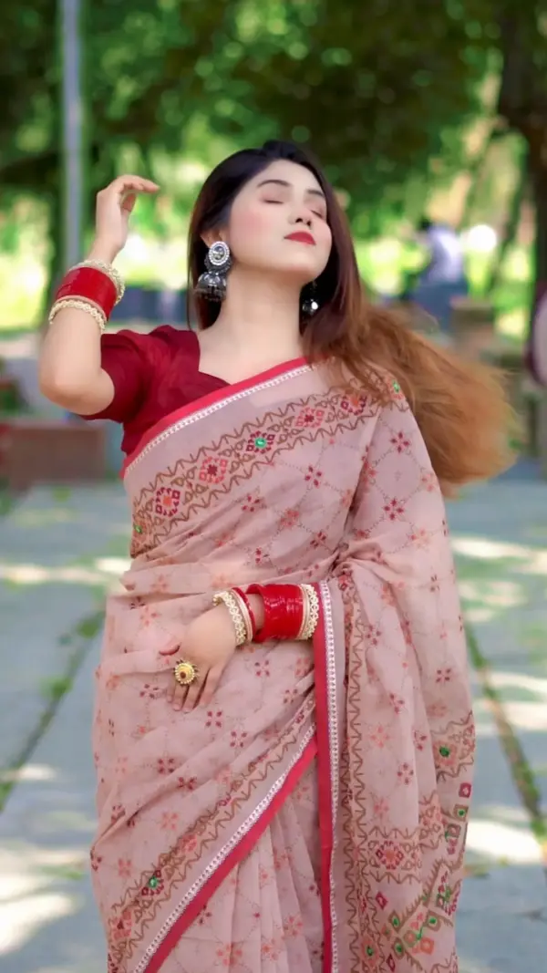 প্রিমিয়াম বুটিক শাড়ি ব্লক প্রিন্ট এবং এমবোডারি সাথে ডলারের কাজ করা - কোড নং: ৩৬৫-M2 - Image 3
