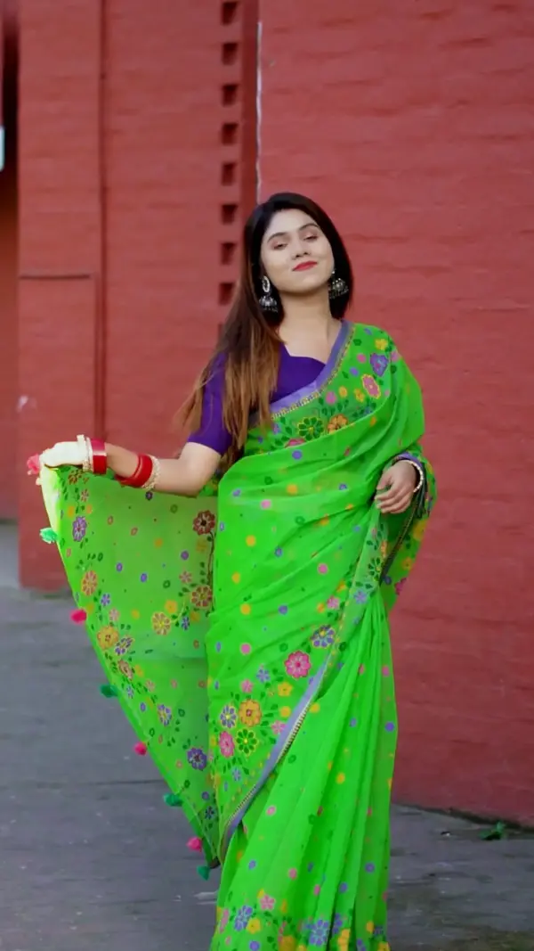 প্রিমিয়াম বুটিক শাড়ি ব্লক প্রিন্ট এবং এমবোডারি সাথে ডলারের কাজ করা - কোড নং: ৩৬৪-M2 - Image 4