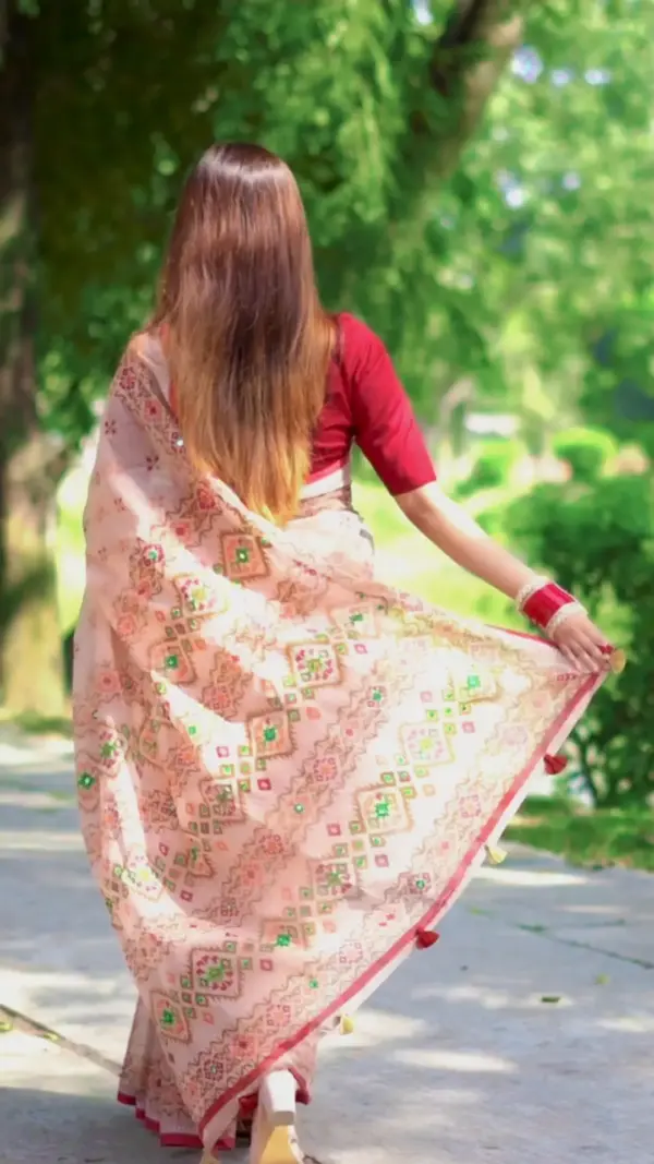প্রিমিয়াম বুটিক শাড়ি ব্লক প্রিন্ট এবং এমবোডারি সাথে ডলারের কাজ করা - কোড নং: ৩৬৫-M2 - Image 4
