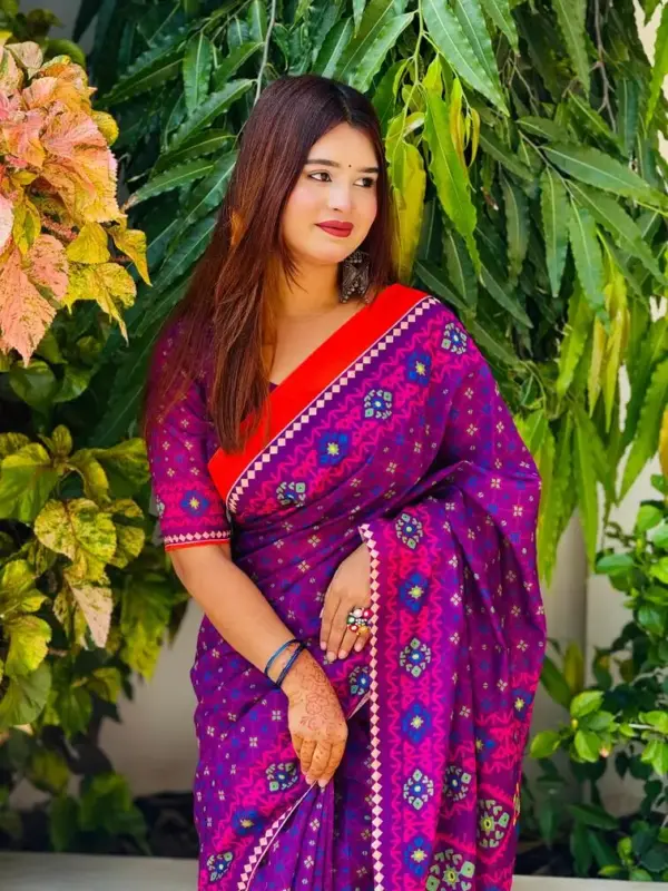 তসর সিল্কের - ডিজিটাল প্রিন্ট শাড়ি সাথে সেম প্যাটার্নের ব্লাউজ পিস – কোড নং: ৮২৪ - Image 4