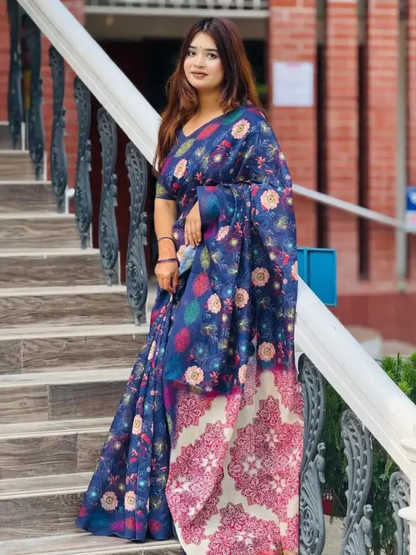 তসর সিল্কের - ডিজিটাল প্রিন্ট শাড়ি সাথে সেম প্যাটার্নের ব্লাউজ পিস – কোড নং: ৮২০ - Image 4