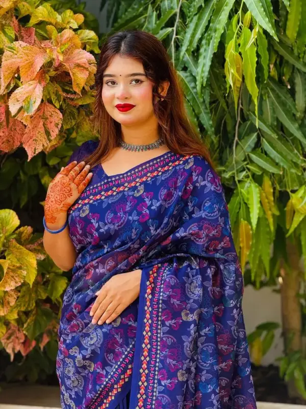 তসর সিল্কের - ডিজিটাল প্রিন্ট শাড়ি সাথে সেম প্যাটার্নের ব্লাউজ পিস – কোড নং: ৮১৮ - Image 2