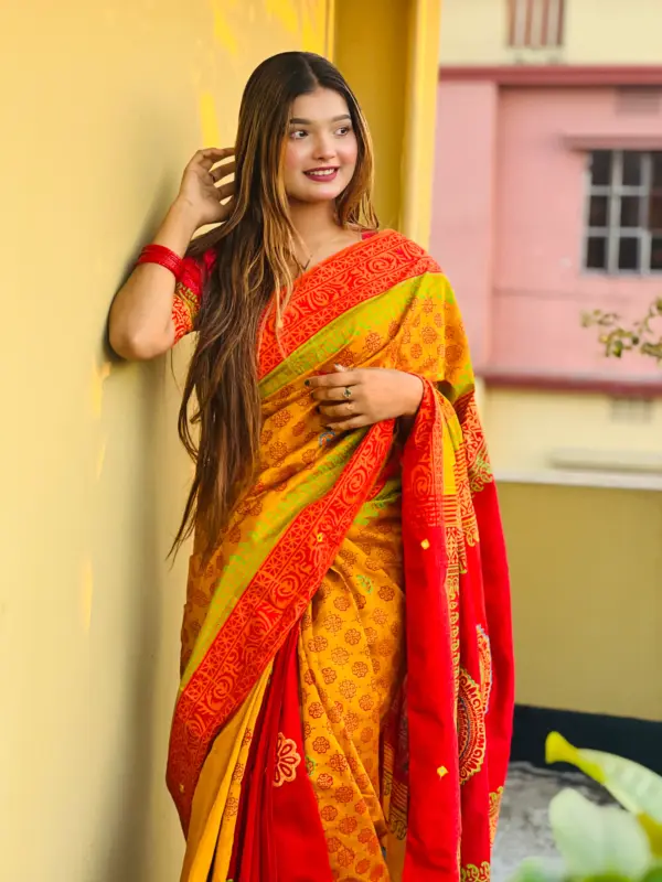 আনকোরা সফট সিল্ক শাড়ি সাথে সেম প্যাটার্নের ব্লাউজ পিস - কোড নং: ৬০৬ - Image 4
